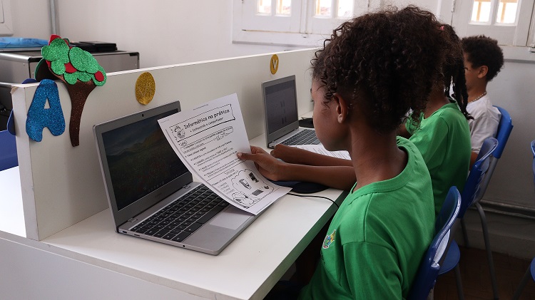 Educação Digital chega a todos os estudantes da rede municipal de BH