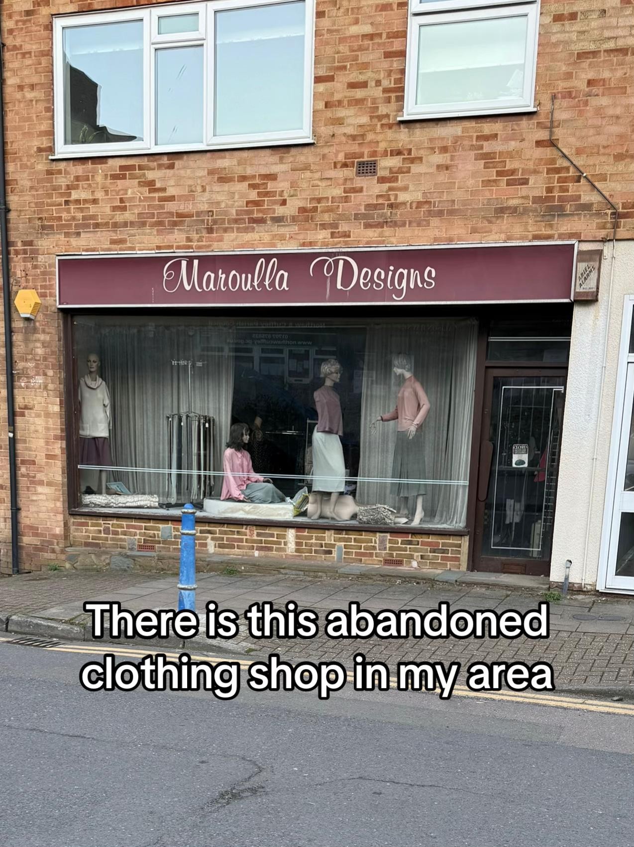 Mulher descobre loja abandonada 'congelada nos anos 1990', viraliza e intriga internet