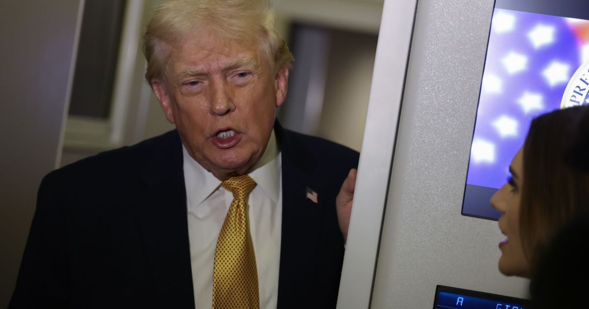 Trump diz que Irã foi responsável por ataque a escola que matou crianças