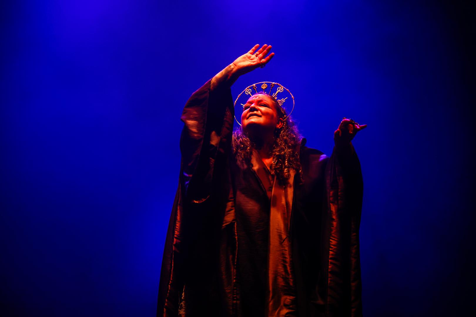 Teatro Marília recebe espetáculo inspirado nas forças primordiais da terra