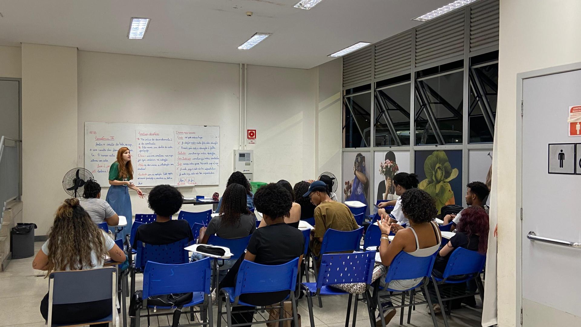 Espaços públicos municipais sediam cursinhos populares e comunitários