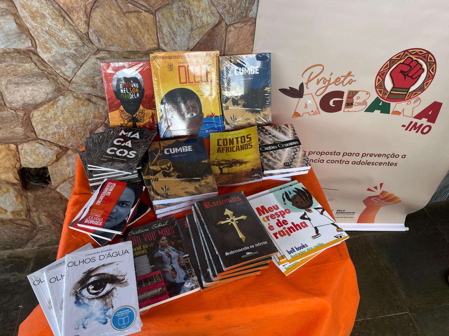 Projeto Agbará-Imo tem primeira biblioteca criada para estimular a leitura entre jovens em vulnerabilidade social