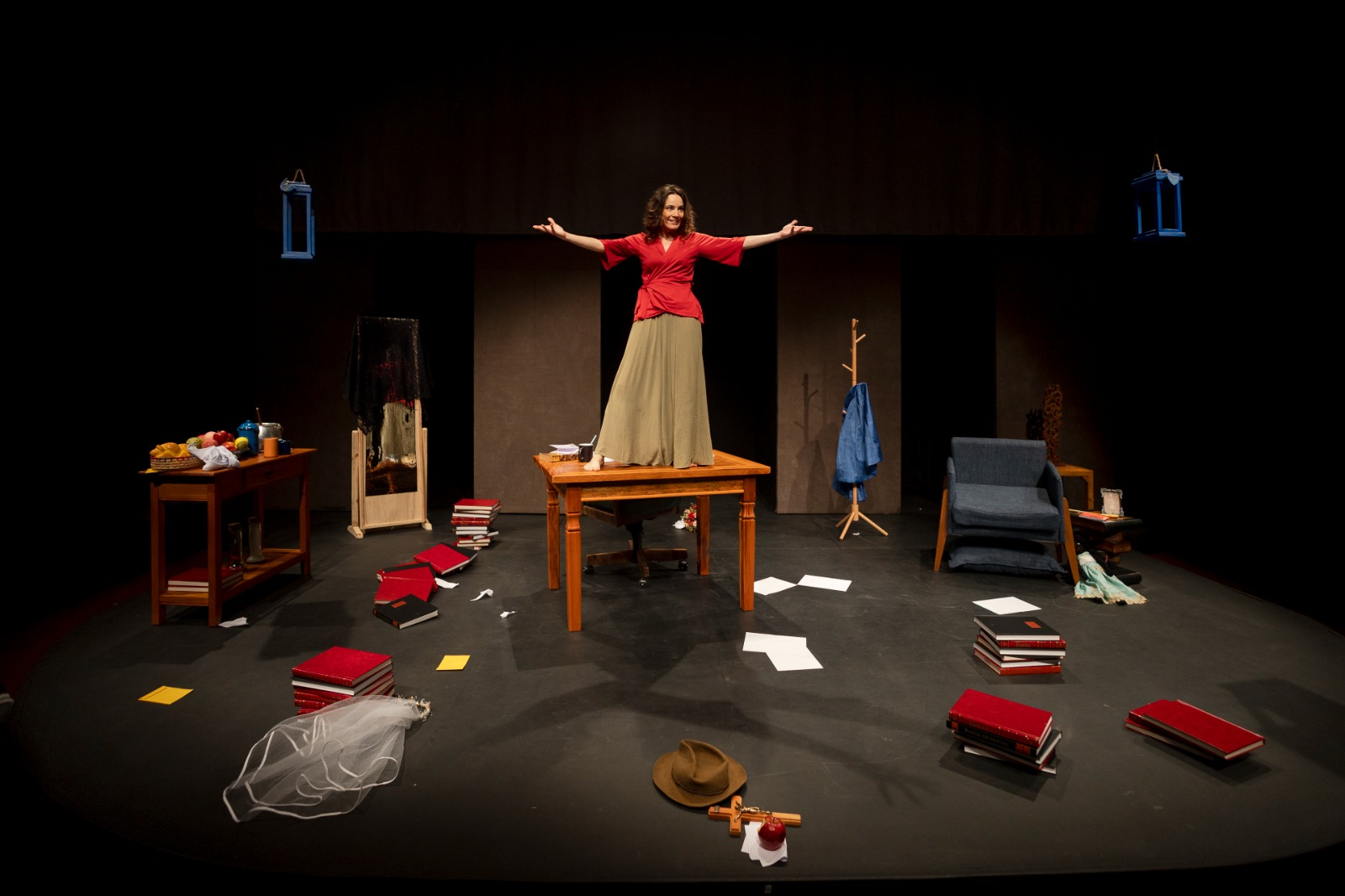 Teatro Marília recebe espetáculo inspirado na obra da escritora Adélia Prado