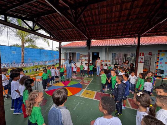 Emei realiza apresentação teatral sobre inclusão