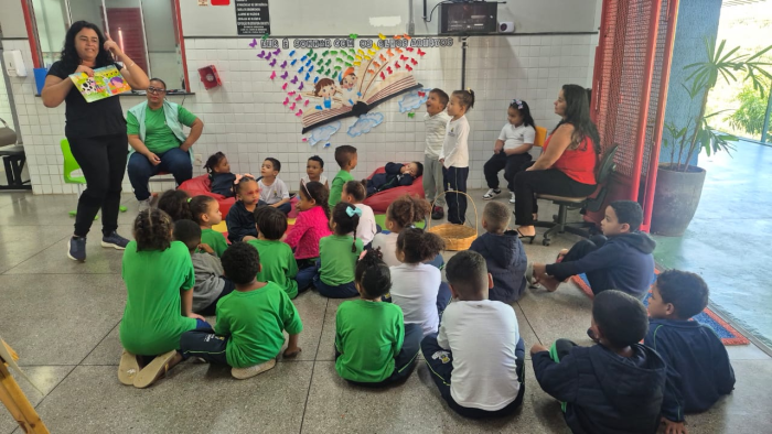 Escola municipal celebra Dia do Livro Infantil e Dia da Biblioteca